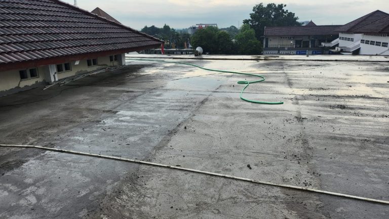 Aplikasi Waterproofing Pada Dak Terminal Giwangan
